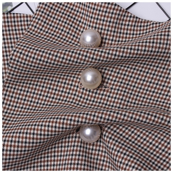 Wide Plaid Pearl Asymmetrical Button Belt - Picture 5 of 5